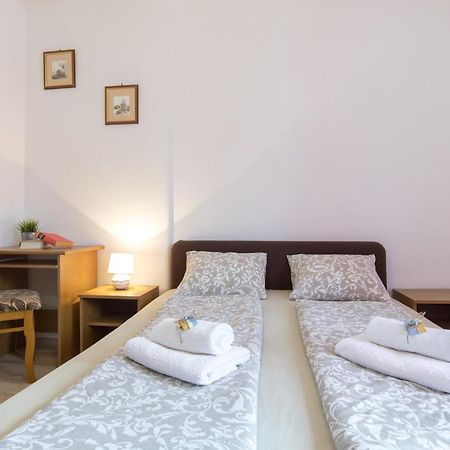 Hotel Pape Punat Extérieur photo